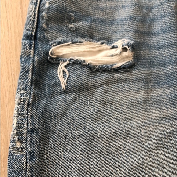 Levi’s Distressed Denim Mini Skirt in Light Blue Size 29 - Picture 6 of 10